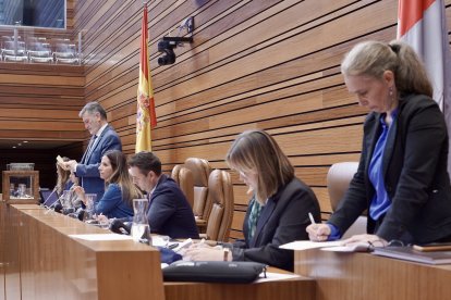 Recuento por la votación del Procurador del Común en el Pleno de las Cortes.