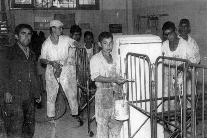REPORTAJE SOBRE LOS NIÑOS ACOGIDOS EN SAN CAYETANO QUE TRABAJARON EN DISTINTAS TAREAS PARA LA PROVINCIA DE LEÓN CUANDO ERAN APRENDICES EN LOS TALLERES DEL CENTRO