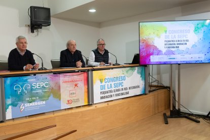 Presentación del V Congreso de la Sociedad Española de Psiquiatría Clínica. Intervienen Edorta Elizagarate, psiquiatra y presidente de la Sociedad Española de Psiquiatría; Alfredo Calcedo, psiquiatra y profesor titular de la UCM, y Juan Antonio García, psiquiatra del Complejo Asistencial de Zamora.
