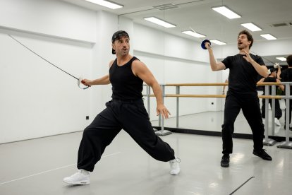 David Bustamante está pletórico, va a encarnar a uno de los héroes de su infancia, 'El Zorro', en el musical que se estrena en el Teatro La Latina en diciembre.
