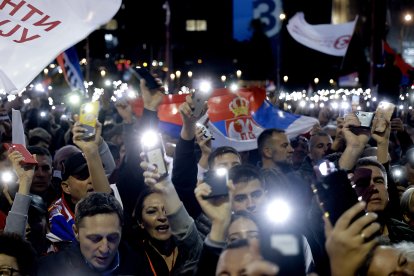 Manifestantes en Serbia.