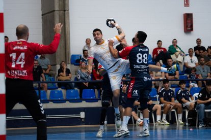 El Abanca Ademar León consiguió un triunfo muy importante y necesario en Alicante.
