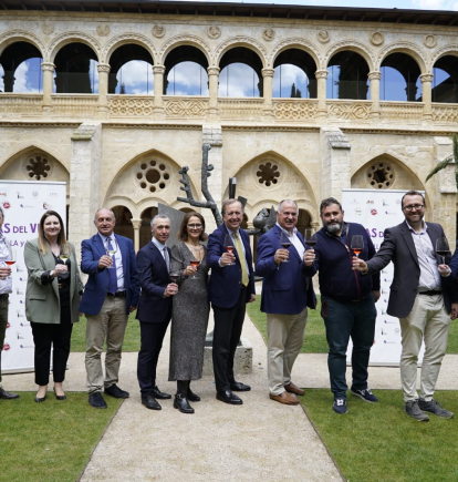 Imagen de familia de la presentación de la Asociación Rutas del Vino de Castilla y León.