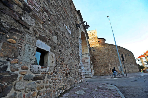 Parte de la muralla de León. RAMIRO