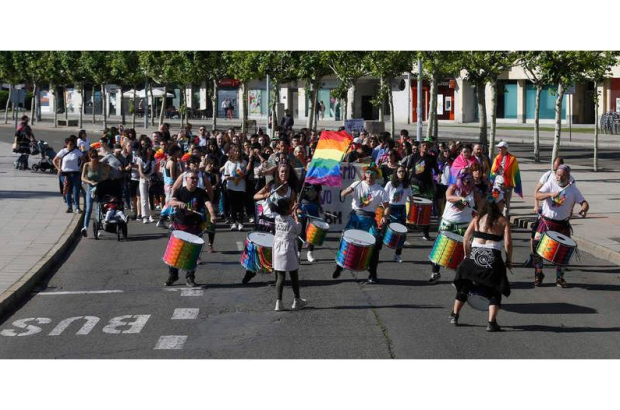 La primera carroza del orgullo LGTBIQ+ en León. FERNANDO OTERO