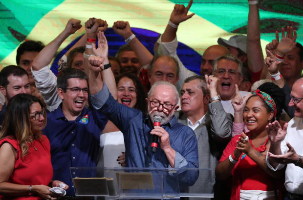 El expresidente brasileño Luiz Inácio Lula da Silva pronuncia un discurso tras su triunfo en la segunda vuelta de las elecciones, en Sao Paulo SEBASTIAO MOREIRA
