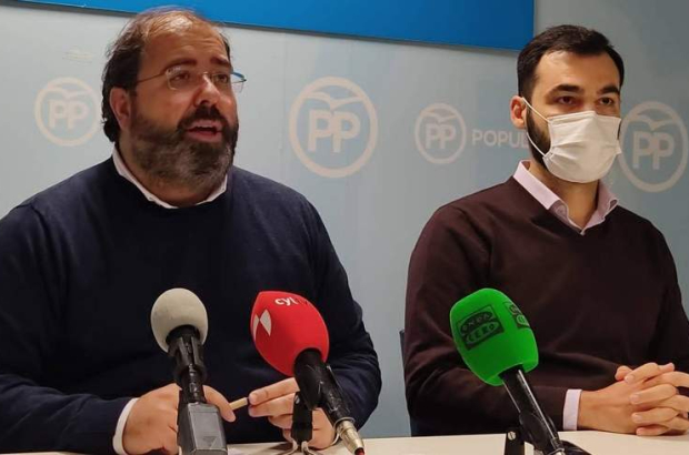 Casero y Fernández, prologaron ayer las jornadas del PP. DL