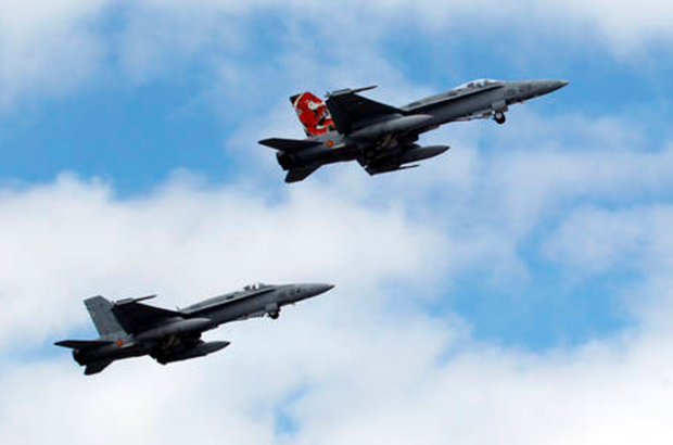 Dos cazas F-18 durante un ejercicio. JESÚS F. SALVADORES