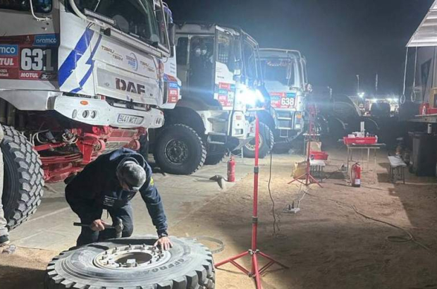 Raúl Arteaga prestará servicio mecánico a Sebastien Loeb en lo que resta de Dakar. DL