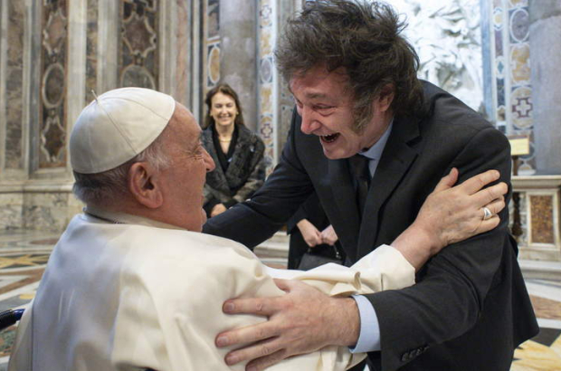 El papa Francisco saludando al presidente de Argentina, Javier Milei