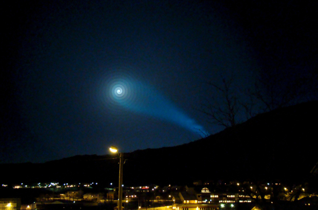 Un extraño efecto lumínico visto en 2009 sobre la base militar de Skjold, en el norte de Noruega.
