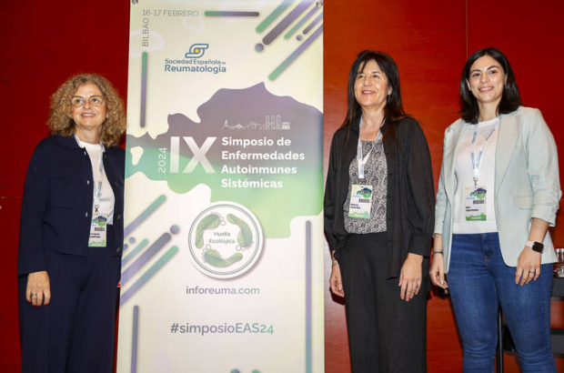 Mari Luz García, Luz García Vivas, Nuria Vergas en un simposio de Enfermedades Autoinmunes Sistémicas, en Bilbao.