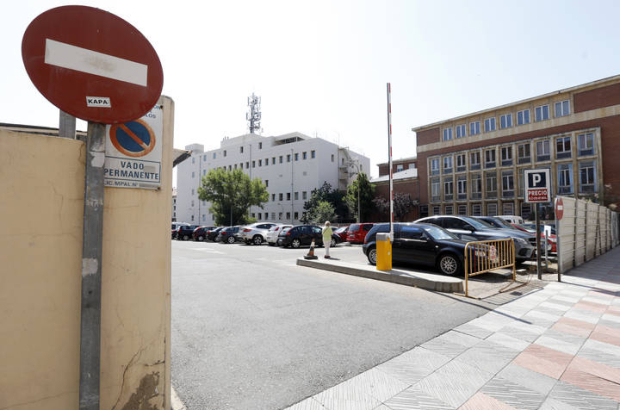 Diputación y Ayuntamiento siguen en conversaciones, pero sin concretar un plan, sobre el futuro del parking de Santa Nonia.
