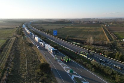 Vista aérea del atasco en la A-231, en Palanquinos