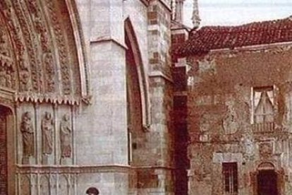 Las obras de la Catedral con Puerta Obispo aún en pie. JUNGHÄNDEL