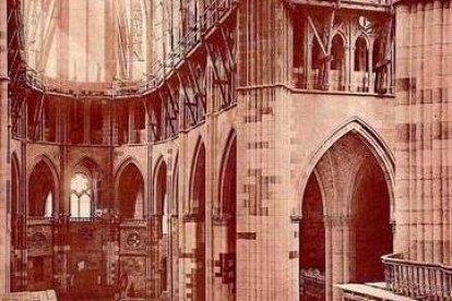 Interior de la Catedral en obras.  JUNGHÄNDEL