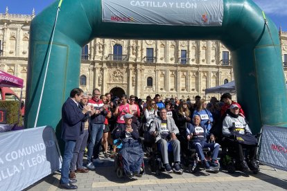 Carrera popular organizada por la Junta para celebrar el día de Castilla y León en la capital leonesa