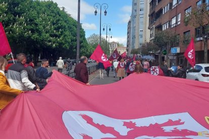 Manifestación en León como respuesta a los actos de la Junta por Villalar en la capital leonesa.