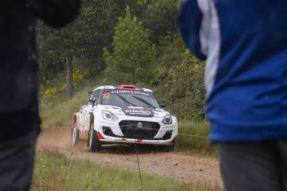 La segunda jornada de la prueba se disputó en siete tramos cargados de emoción en los que los pilotos demostraron su pericia y buen hacer la volante.