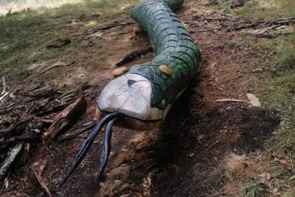 La Megaserpiente Rakeleta, primera habitante del parque temático de castaños cetenarios.