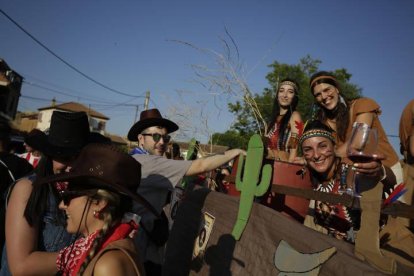 Participantes en el desfile de carrozas. 