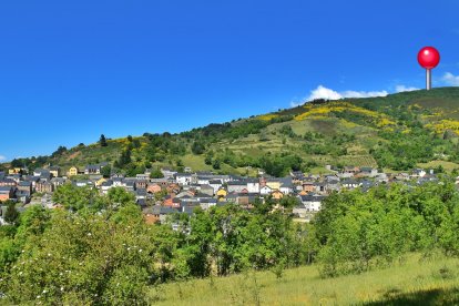 Ubicación de un aerogenerador del parque Alto Bierzo-Sil en Quintana de Fuseros según la medición realizada por colectivos opositores en base a la documentación aportada por el promotor.
