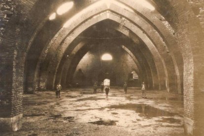 Imagen antigua de la sala de laminación de la Ferrería de San Blas.