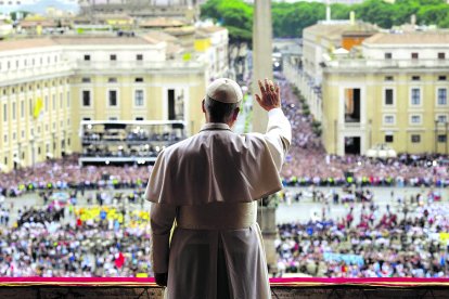 El Papa este domingo desde el balcón central del palacio vaticano.