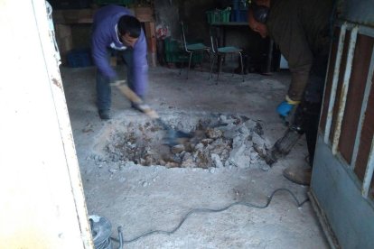 La búsqueda infructuosa de posibles restos de Mari Trini y su bebé en 2018 en Berbes.