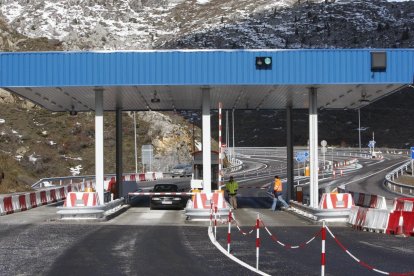 Peaje de la AP-66 en La Magdalena.