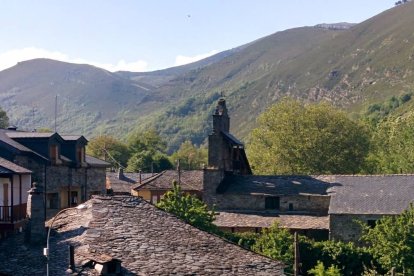 Candín, el pueblo de cabecera del Valle de Ancares.