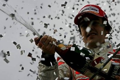 Ferrari y el finlandés se han aprovechado de la «guerra de McLaren» para lograr lo que nadie pensaba. En la última carrera, Alonso ha finalizado tercero y Hamilton, séptimo.