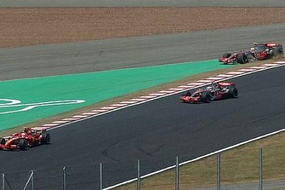 Eso sí, el gran derrotado de la jornada y el campeonato ha sido Lewis Hamilton, quien lo tenía todo a su favor para lograr el título. El británico cavó su tumba en la salida y antes de completarse la primera vuelta.