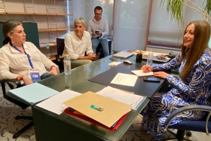 El PP sigue en su sede el escrutinio. J. NOTARIO