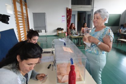 La cabeza de lista al Senado por Sumar, Menchu Monteira. L. DE LA MATA