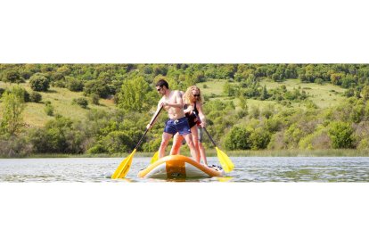 Paddle surf en el pantano Bárcena. LEÓNAVENTURA