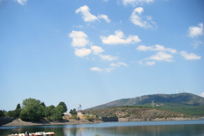 Alquiler de patines en el embalse de Villameca. LEÓNAVENTURA