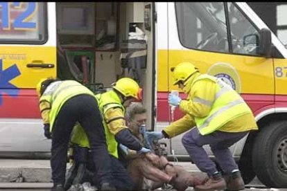 Todos los servicios de cercanías, Regionales o de Grandes Líneas de trenes con destino o procedencia en las estaciones de Atocha y Chamartín, Madrid, fueron suspendidas tras las explosiones.