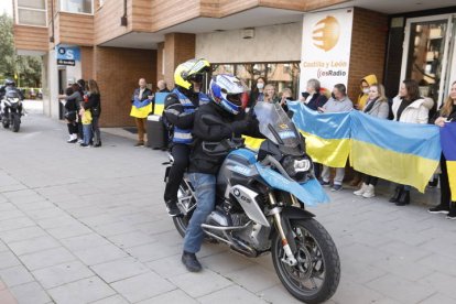 Llegada de la caravana humanitaria a León tras recorrer 6.000 kilómetros. MARCIANO PÉREZ