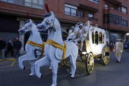 El Martes de Carnaval La Bañeza vivirá uno de sus días grandes con un desfile en el que participarán vecinos y gente de otras localidades. MARCIANO PÉREZ