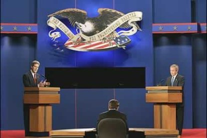 El debate se celebró según las estrictas normas pactadas, duró 90 minutos,los candidatos respondieron las preguntas del moderador y no se interpelaron directamente, y no se movieron de su espacio limitado.
