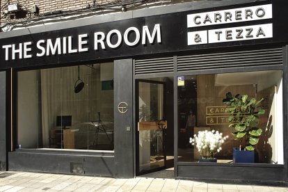 El estudio facial para lograr la mejor sonrisa dura más de una hora. J. NOTARIO