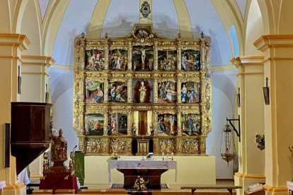 El retablo mayor de la iglesia de San Pedro Apóstol responde a los cánones del renacimiento castellano. La estructura, los relieves y la talla de San Pedro datan del siglo XVI y las tallas del Calvario y la Virgen del Rosario, del XVII. RAMIRO