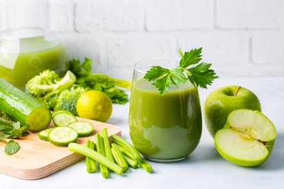 Batido verde con manzana. PIXABAY