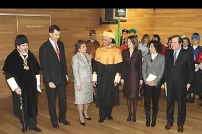 En su intervención, tras la investidura, Cavaco Silva realizó una reflexión sobre la importancia de la integración europea así como los nuevos retos a los que se enfrenta algo que, recalcó, «está en el centro de los intereses estratégicos de España y Portugal». De hecho, justificó que la historia reciente de ambos países está «íntimamente» vinculada la proceso de construcción europea y aseveró que será en este marco «donde podrán enfrentarse mejor a los retos del futuro».