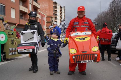 Gran desfile del sábado de Piñata en Astorga. J. NOTARIO