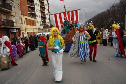 Gran desfile del sábado de Piñata en Astorga. J. NOTARIO