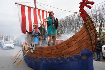 Gran desfile del sábado de Piñata en Astorga. J. NOTARIO