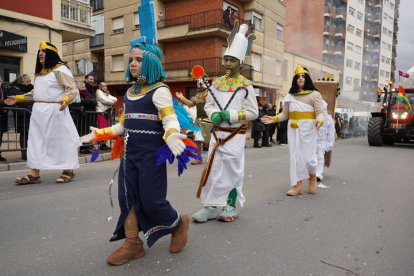 Gran desfile del sábado de Piñata en Astorga. J. NOTARIO