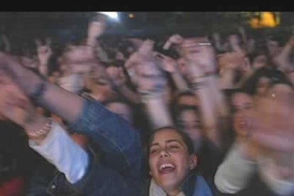 El público enloquecía con el sentimiento que desprendían muchos de los temas.
